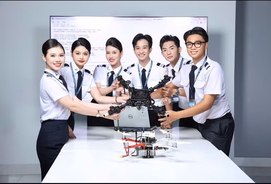 Sinh viên Học viện Hàng không Việt Nam. 