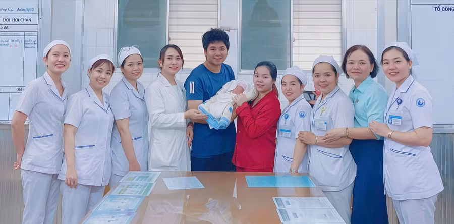 Mẹ và em bé xuất viện ngày 14/1.