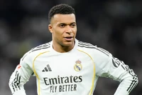 Hy hữu: Bác sĩ chụp nhầm chân chấn thương, Mabappe vẫn ra sân