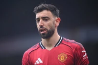 Fernandes xô đổ kỷ lục 26 năm tại Man Utd