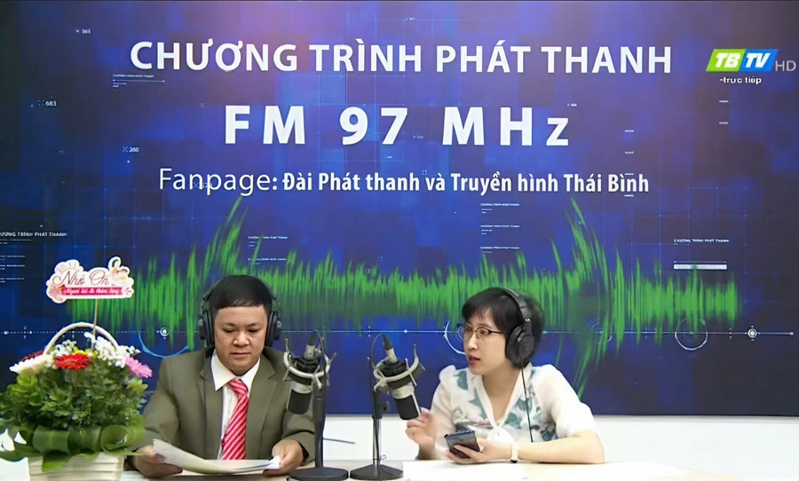 Chương trình phát thanh trực tiếp: 1h với Radio Thái Bình - Người thầy đam mê lịch sử. Ảnh NVCC.