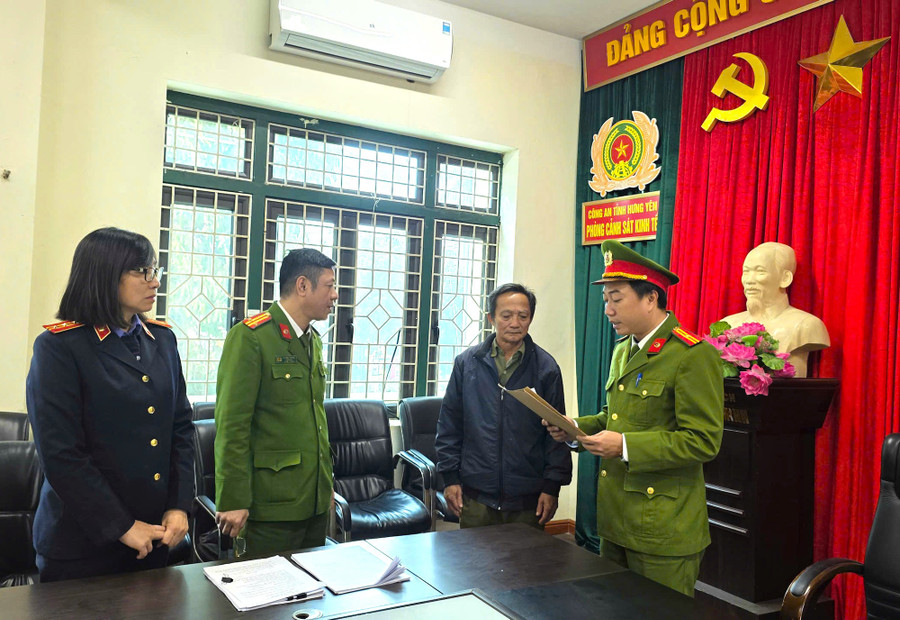 Công an tỉnh Hưng Yên công bố các quyết định khởi tố vụ án, khởi tố bị can đối với Nguyễn Viết Long.