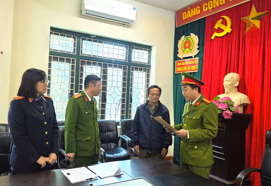 Công an tỉnh Hưng Yên công bố các quyết định khởi tố vụ án, khởi tố bị can đối với Nguyễn Viết Long.