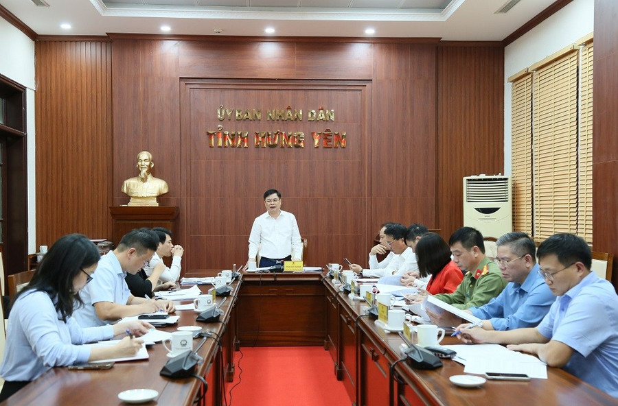 Phó Chủ tịch UBND tỉnh Hưng Yên Phạm Văn Nghiêm phát biểu tại cuộc họp. Ảnh: Tất Đạt.