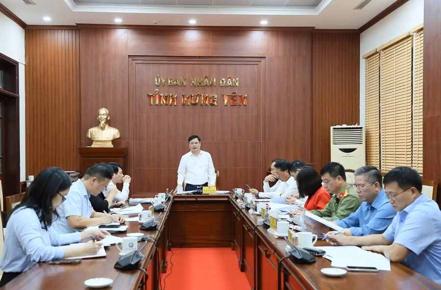 Phó Chủ tịch UBND tỉnh Hưng Yên Phạm Văn Nghiêm phát biểu tại cuộc họp. Ảnh: Tất Đạt.