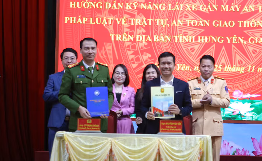 Công an tỉnh và Sở GD&ĐT tỉnh Hưng Yên ký kết kế hoạch phối hợp.