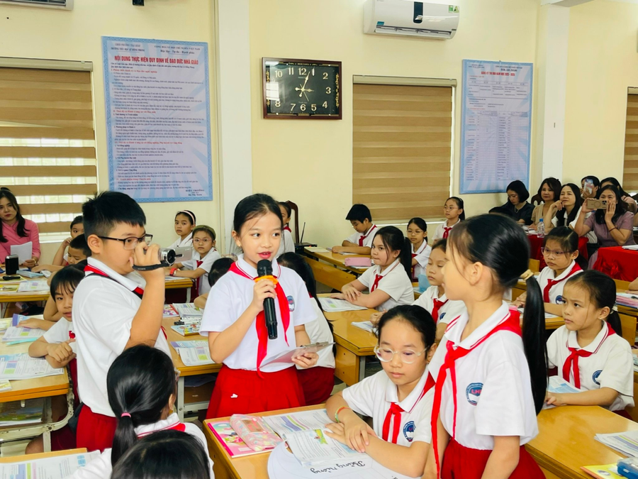  Mỗi ngày đến trường là một ngày vui. Ảnh NTCC