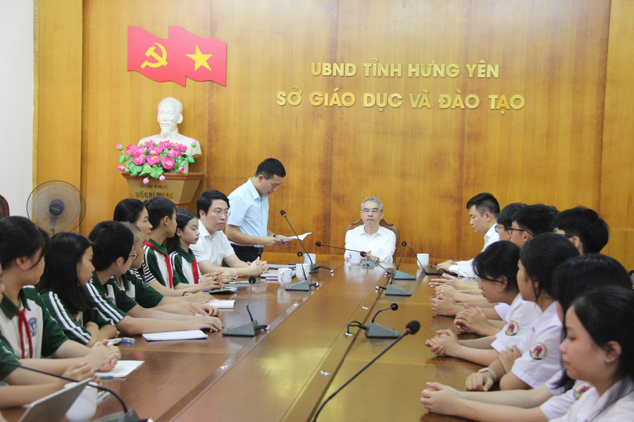 Phó Giám đốc Sở GD&ĐT Hưng Yên Nguyễn Phúc Hiến phát biểu khai mạc. img-7840.jpg