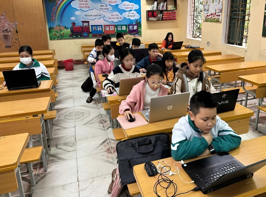 Học sinh Hưng Yên tham dự cuộc thi Olympic tiếng Anh trên Internet (IOE) năm 2025. anh-2.jpg