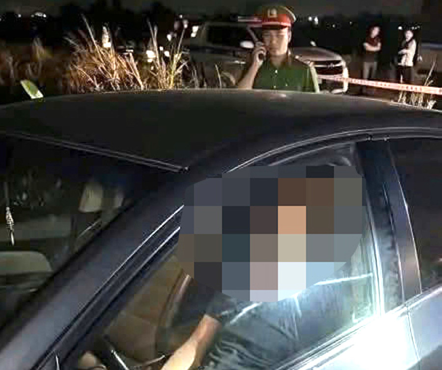 Nghi phạm được phát hiện đã tử vong trong xe ô tô.