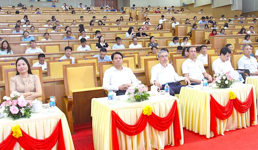 Các đại biểu dự hội nghị 