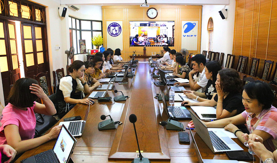 Hơn 10.000 cán bộ, giáo viên cấp tiểu học được tập huấn ứng dụng AI trong giảng dạy.