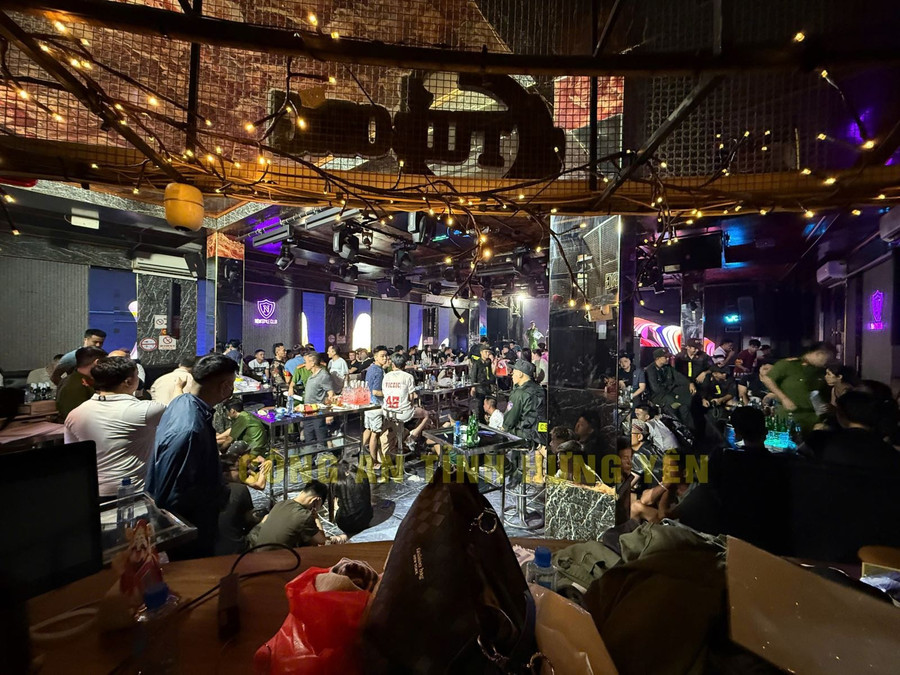 Công an Hưng Yên kiểm tra tại quán bar New Style Club (phường Thái Bình). Ảnh: Công an tỉnh Hưng Yên.