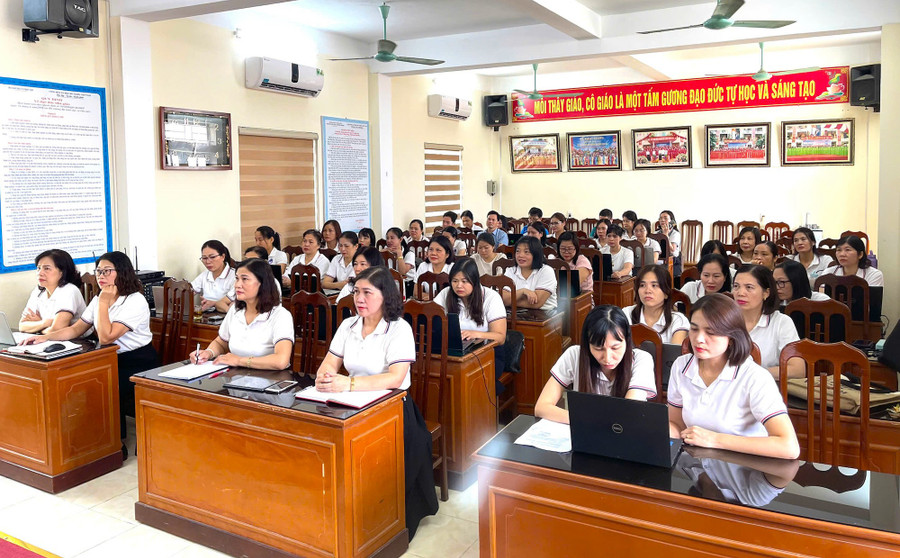Cán bộ, giáo viên dự tập huấn trực tuyến tại điểm cầu Trường TH Lê Hồng Phong (phường Thái Bình). diem-cau-truong-tieu-hoc-le-hong-phong.jpg