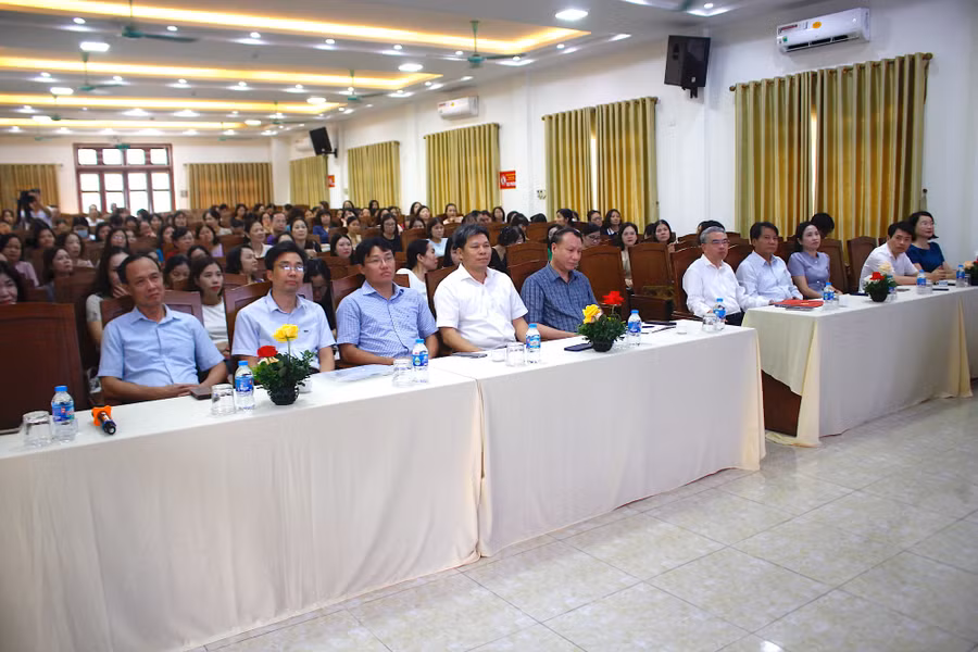 Hội thảo có sự tham gia của gần 41.000 cán bộ quản lý, giáo viên toàn tỉnh.