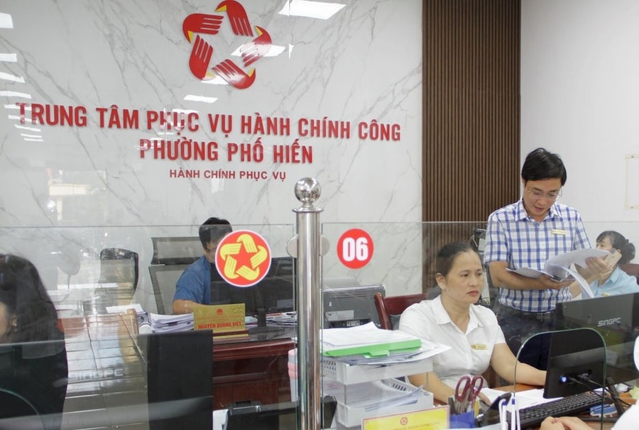 UBND tỉnh Hưng Yên vừa ban hành Chỉ thị về việc chấn chỉnh tình trạng lạm dụng yêu cầu nộp giấy tờ bản sao công chứng trong giải quyết các thủ tục hành chính.