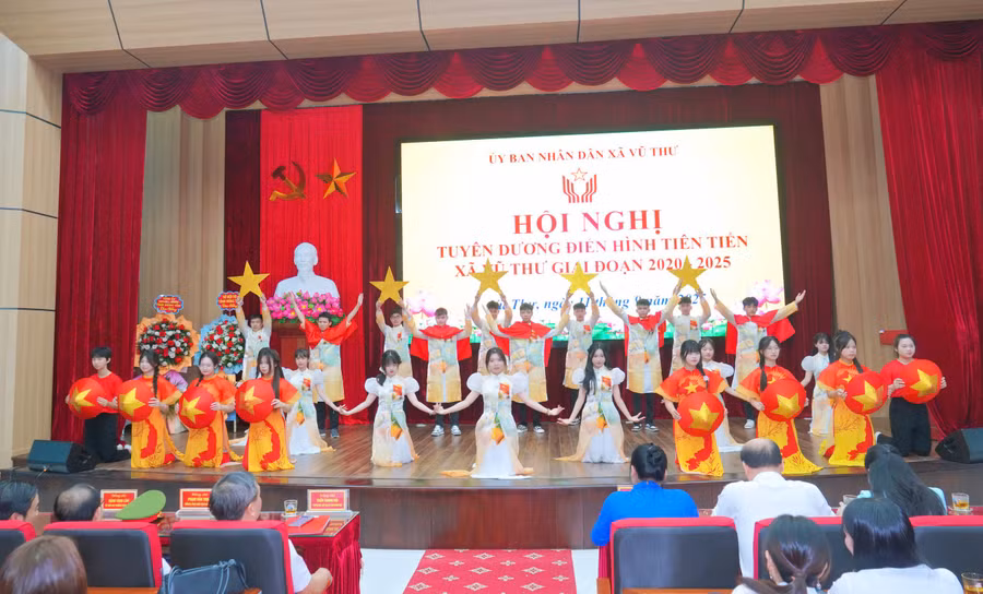 Chương trình văn nghệ chào mừng.