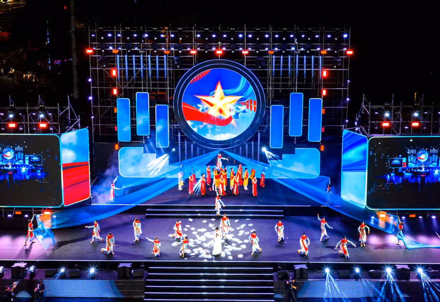 Chương trình nghệ thuật với chủ đề “Hưng Yên - Nắng Hạ xanh trong - Vì cộng đồng không ma túy”. Ảnh: BTC.