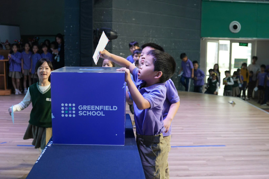 Học sinh Trường Greenfield chung tay cùng đồng bào miền Trung vượt lũ.