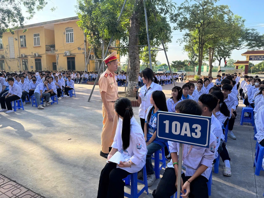 Việc phối hợp giữa lực lượng chức năng - nhà trường - gia đình trong việc tuyên truyền, giáo dục học sinh về TTATGT có một vai trò hết sức quan trọng.