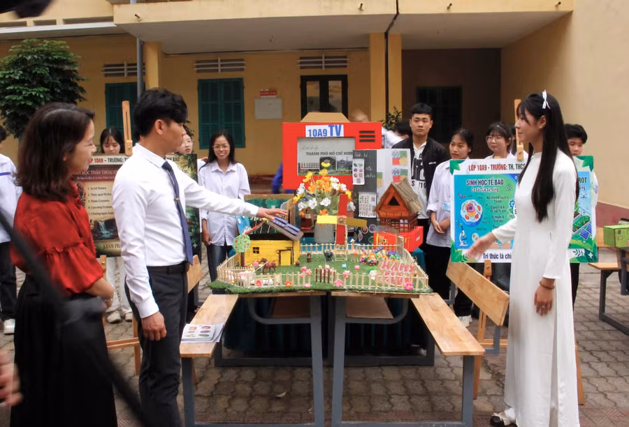 Điểm nhấn của ngày hội là chuỗi hoạt động trải nghiệm tại 10 trạm STEAM – AI – Robotics.