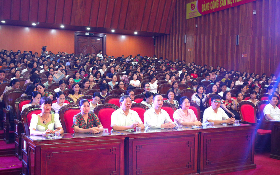 Hơn 500 cán bộ, giáo viên Hưng Yên tham gia tập huấn ứng dụng trí tuệ nhân tạo AI trong giáo dục. 2.jpg