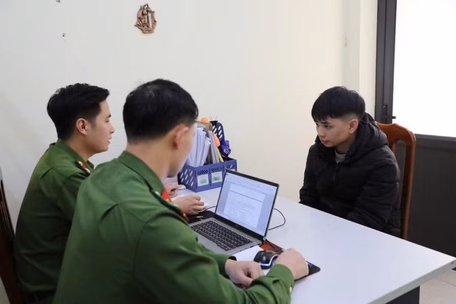 Trần Trung Hiểu tại cơ quan công an. Ảnh: Công an tỉnh Hưng Yên.