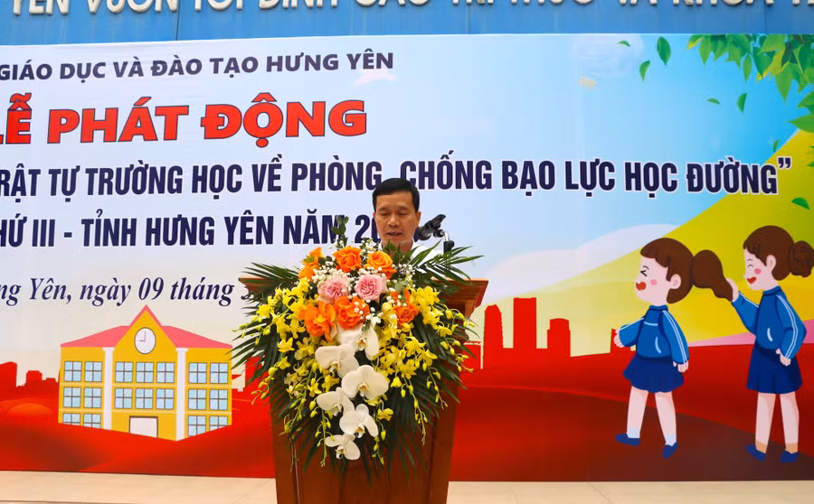 Phó Giám đốc Sở GD&ĐT tỉnh Hưng Yên Nguyễn Phúc Hiến phát động cuộc thi.