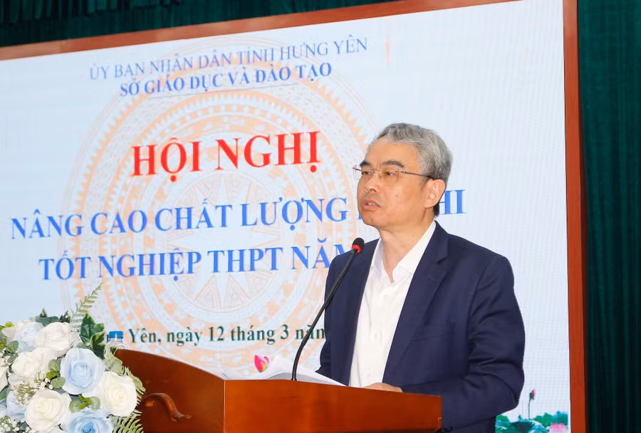 Giám đốc Sở GD&ĐT Hưng Yên Phạm Đồng Thụy phát biểu tại hội nghị. 