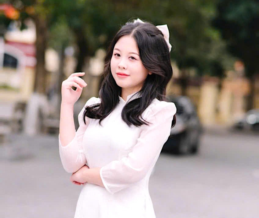Nguyễn Diệu Linh (học sinh trường THPT Nguyễn Trãi, Hưng Yên) đạt hủ khoa khối A00 toàn quốc năm 2025. Ảnh NVCC