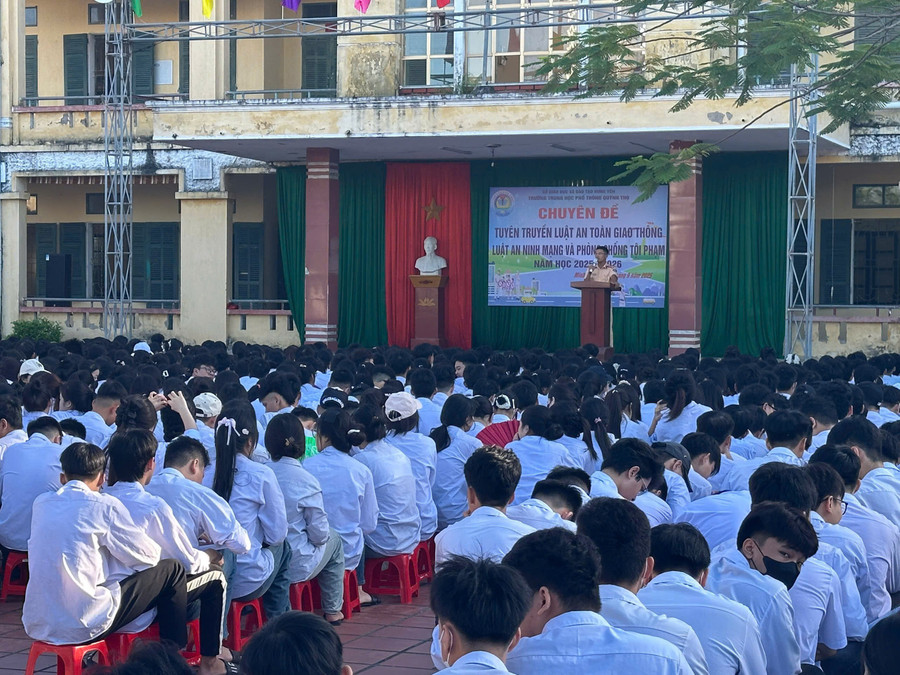 Nội dung tập trung vào quy định khi tham gia giao thông, kỹ năng phòng ngừa tai nạn, xây dựng nếp sống văn minh trên đường. anh-4.jpg