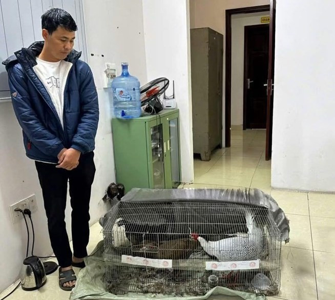 Thành cùng tang vật tại thời điểm bị bắt giữ.