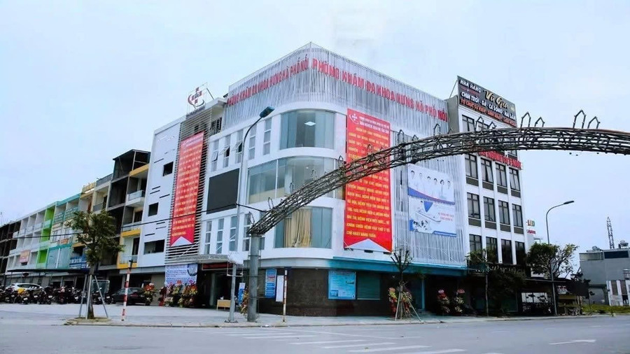 Phòng khám đa khoa Hưng Hà Phố Nối. (Ảnh: ITN)