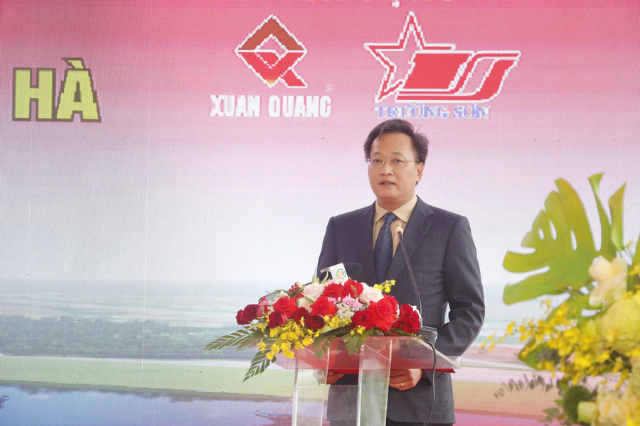 Ông Nguyễn Hữu Nghĩa, Bí thư Tỉnh ủy Hưng Yên phát biểu tại buổi lễ. ong-nguyen-huu-nghia.jpg