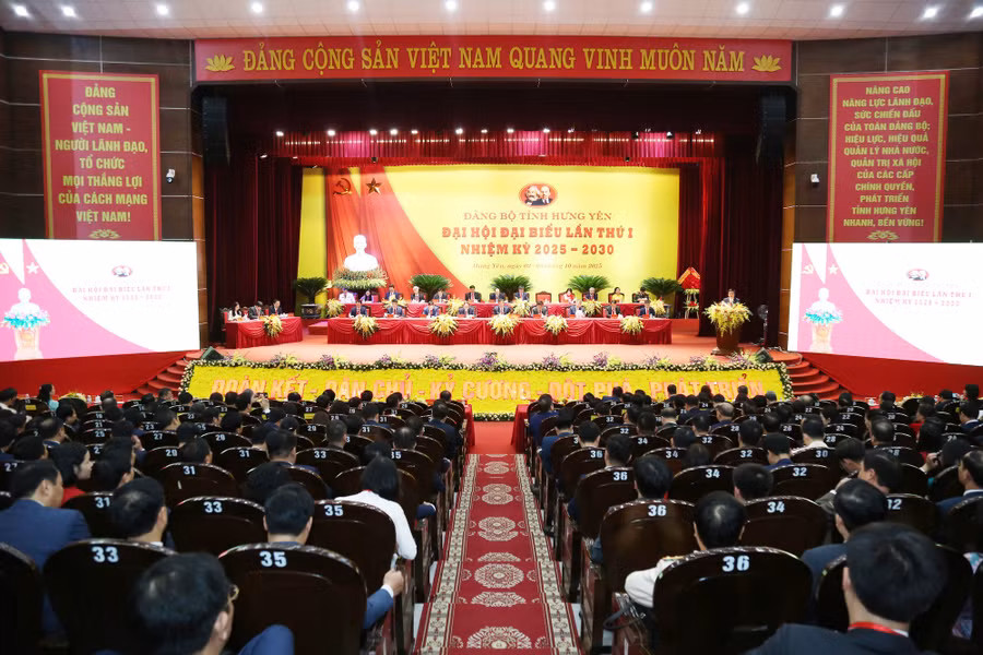 Đại hội đại biểu Đảng bộ tỉnh Hưng Yên lần thứ I, nhiệm kỳ 2025-2030 có sự tham dự của 438 đại biểu đại diện cho hơn 182.000 Đảng viên trong toàn Đảng bộ tỉnh.