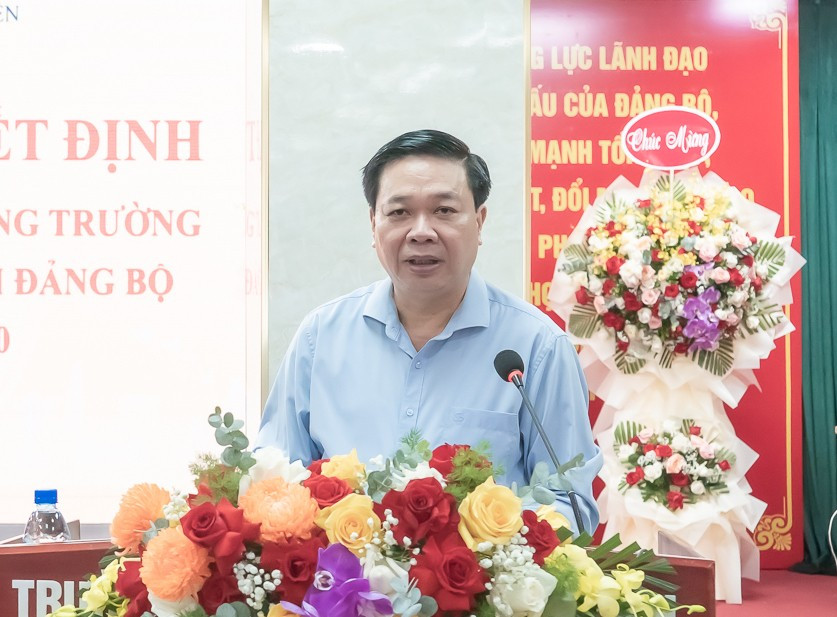 Ông Nguyễn Quang Hưng, Phó Chủ tịch Thường trực UBND tỉnh Hưng Yên phát biểu tại buổi lễ. btt01081.jpg