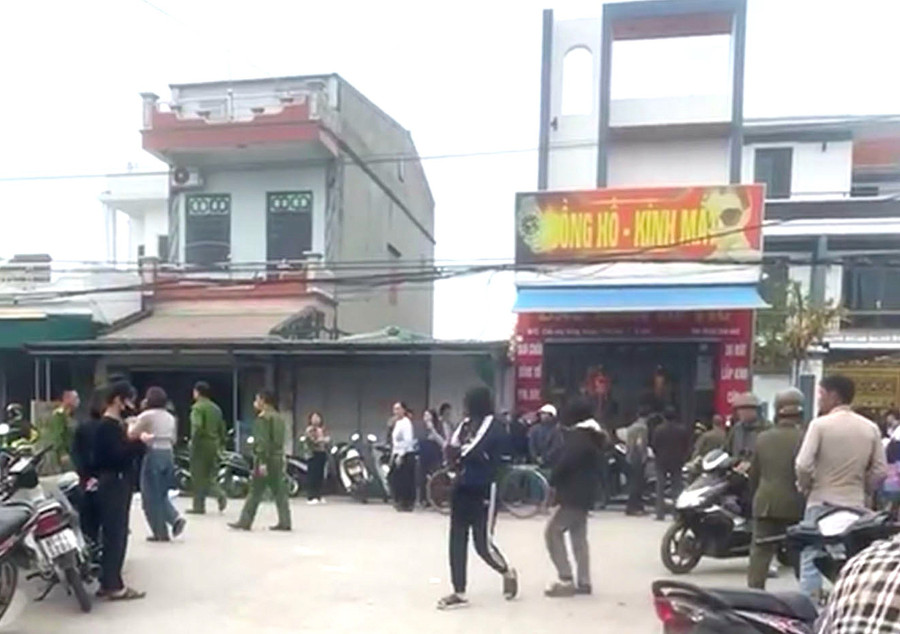 Lực lượng chức năng phong toả hiện trường.