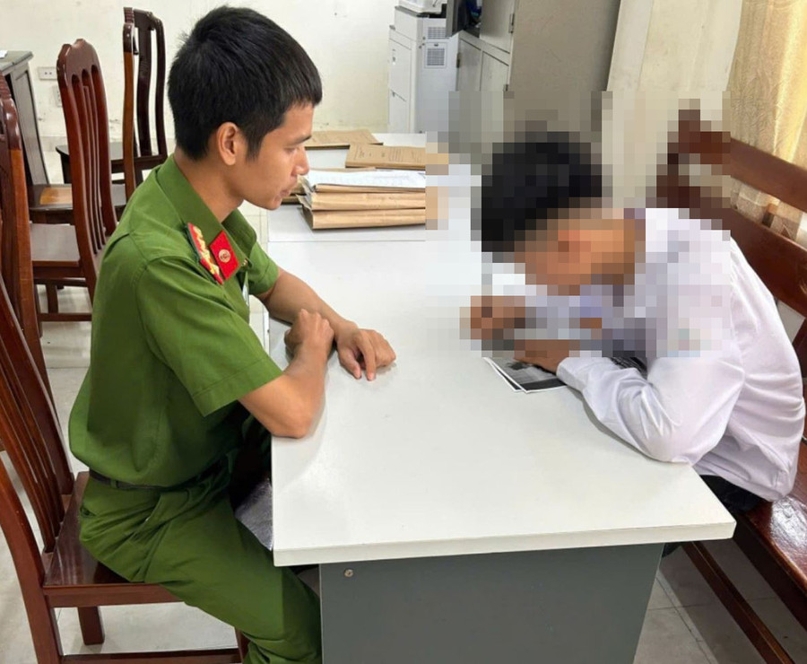 N.D.D tại cơ quan công an. Ảnh Công an tỉnh Hưng Yên.