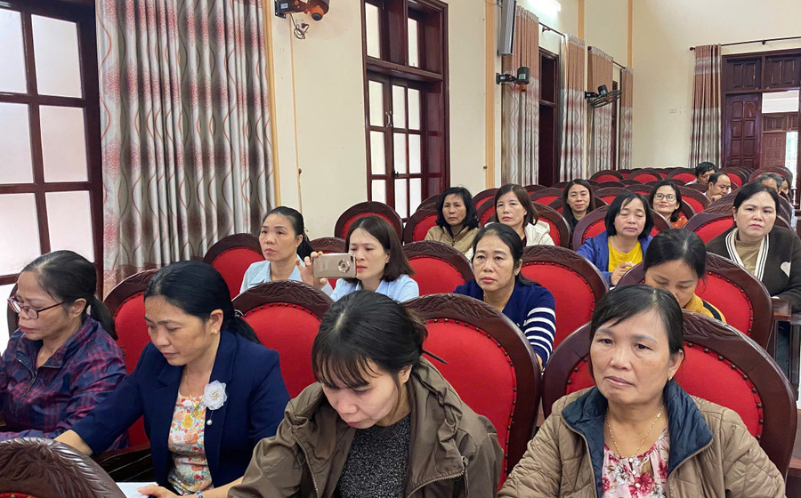 Chuyên đề thu hút đông đảo giáo viên, học sinh và phụ huynh tham gia. cac-dai-bieu.jpg