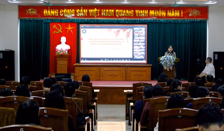 Hội nghị được tổ chức trực tiếp tại Sở GD&ĐT tỉnh Hưng Yên và kết nối trực tiếp đến 216 điểm cầu.