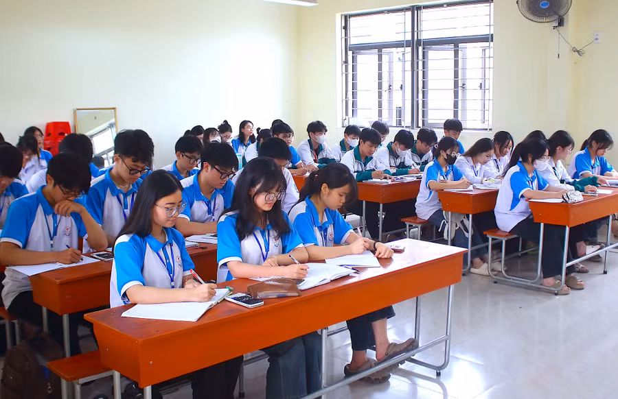 Kỳ thi vào lớp 10 năm học 2026-2027, Tiếng Anh sẽ là môn thi thứ 3 với hình thức thi trắc nghiệm, thời gian làm bài là 60 phút.