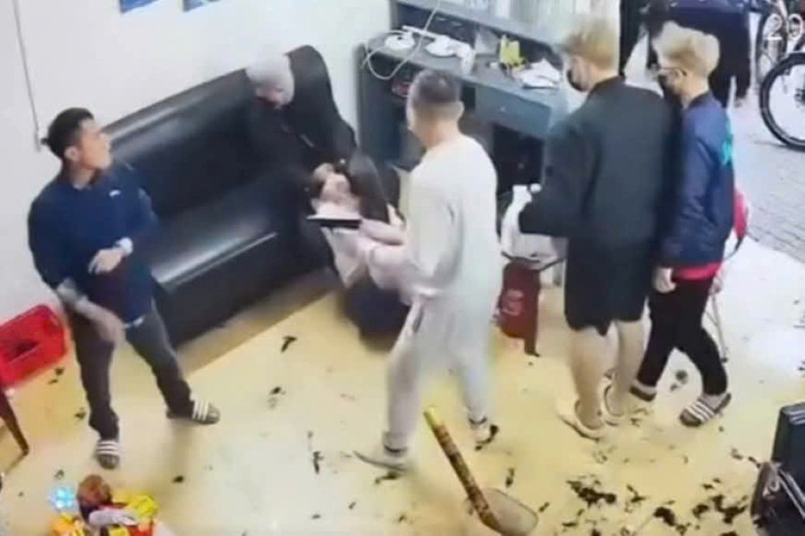 Nhóm đối tượng sử dụng hung khí đe dọa, uy hiếp tinh thần và đánh gây thương tích cho anh D.V.T. Ảnh Công an tỉnh Hưng Yên