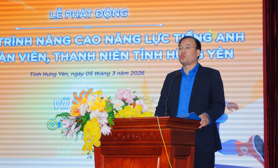 Bí thư Tỉnh đoàn Hưng Yên Thiệu Minh Quỳnh phát động chương trình. Ảnh Đinh Chiến