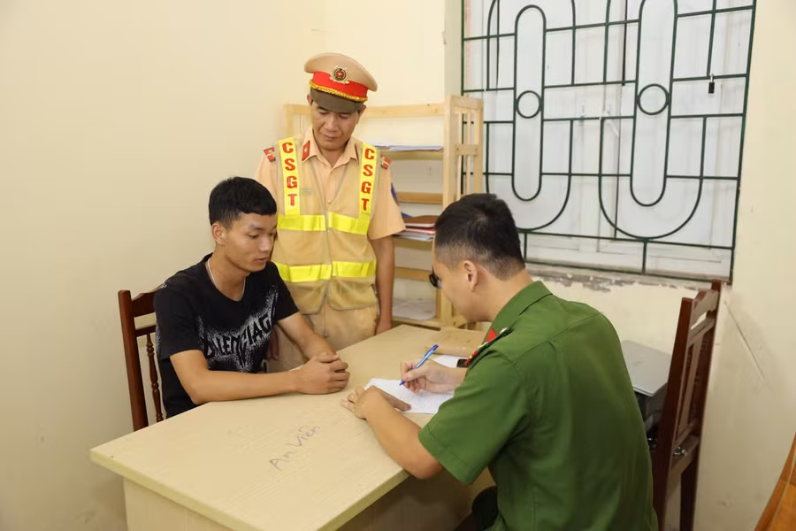 Đối tượng Nguyễn Mạnh Dũng tại cơ quan Công an. Ảnh Công an tỉnh Hưng Yên