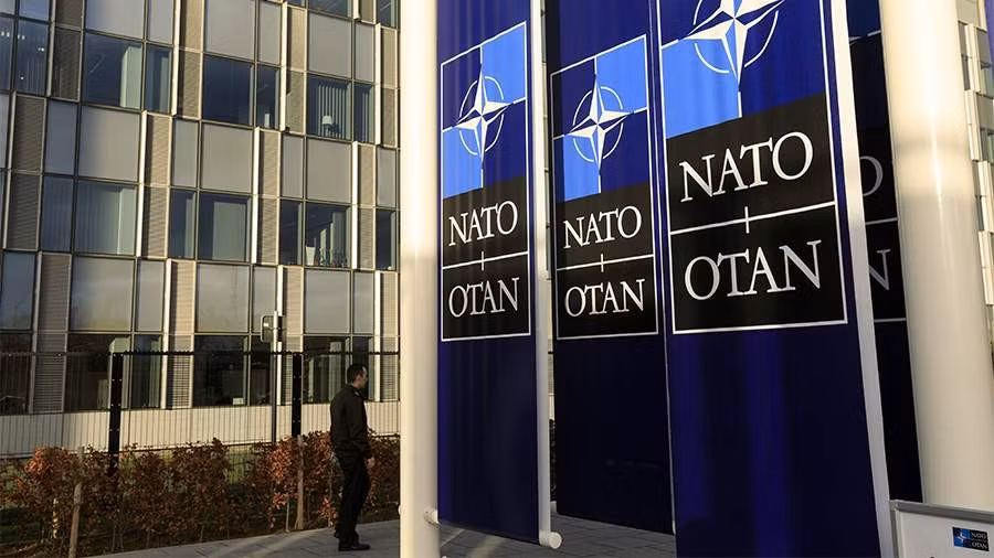 Bloomberg dự đoán tương lai ảm đạm của NATO