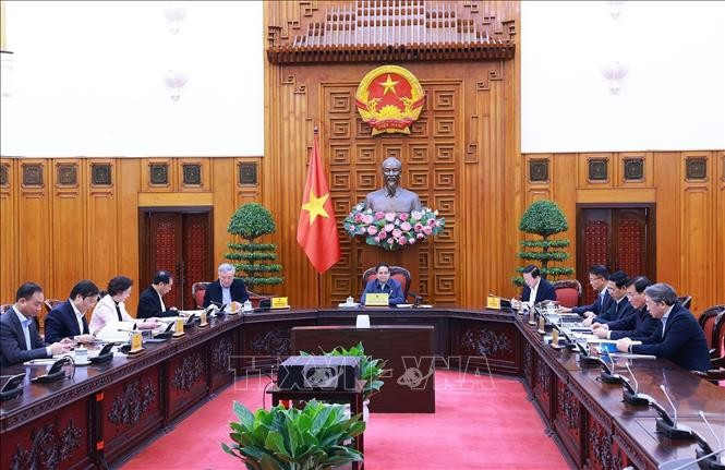 Phiên họp lần thứ 6 về sắp xếp, tinh gọn bộ máy của Chính phủ. (Ảnh: Dương Giang/TTXVN) thu-tuong-chu-tri-phien-hop-lan-thu-sau-ve-sap-xep-bo-may-cua-chinh-phu-3.jpg