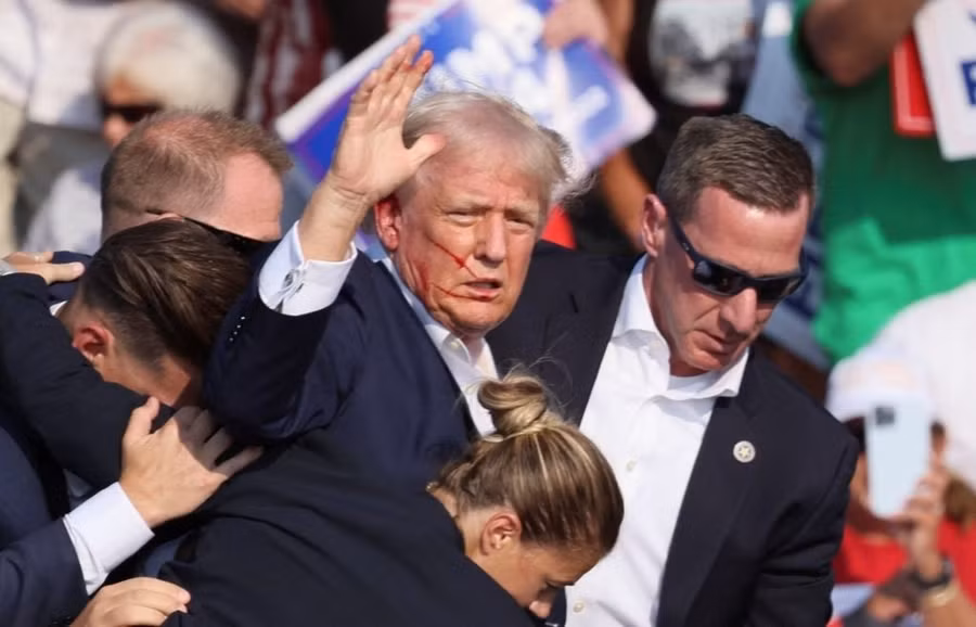 Ông Trump bị ám sát hụt.