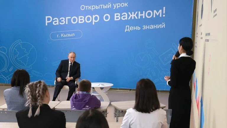 Tổng thống Nga Vladimir Putin tổ chức một buổi học mở tại Cộng hòa Tyva, Nga vào ngày 2/9. Ảnh: Sputnik.