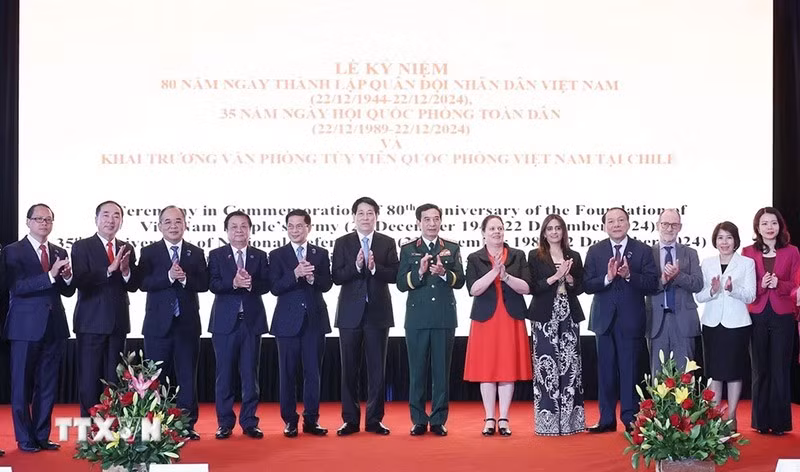 chu-tich-nuoc-du-le-ky-niem-80-nam-thanh-lap-quan-doi-nhan-dan-viet-nam-o-chile3.jpg
