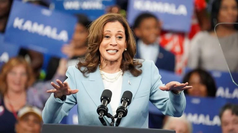 Bà Kamala Harris phát biểu tại một cuộc vận động tranh cử ở Atlanta, Georgia, ngày 30/7. Ảnh: Getty Images / Julia Beverly